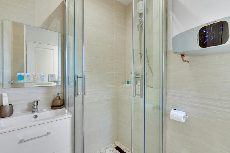 810 Suite Lucky Sam - Superb Apartment บันโยเล่ ภายนอก รูปภาพ